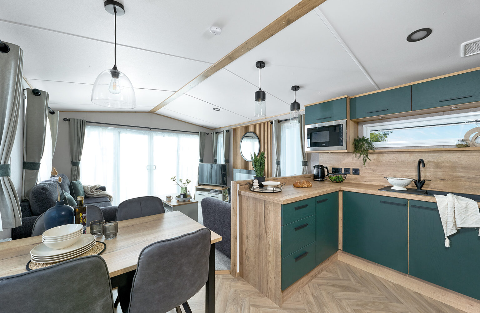 ABI_ST-DAVID_LOUNGE_KITCHEN_DINERALT_01_1810_RT_1920x1254