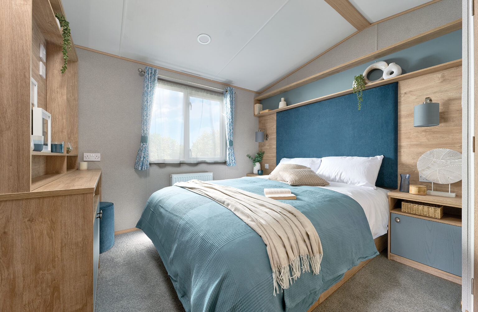 ABI_WIMBLEDON_MAIN-BEDROOM_0872_RT_1920x1254